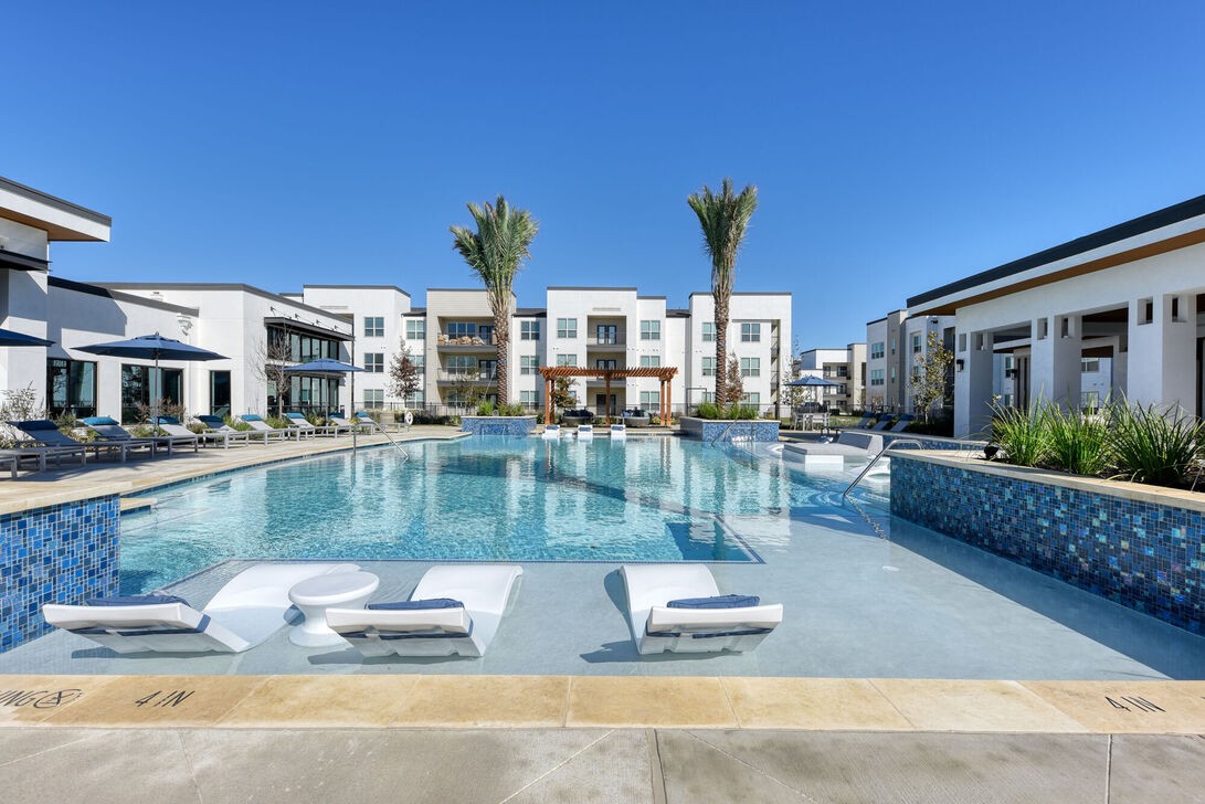 Hill Country Modernism: Luxury Gated Living and Upscale Commerce at La Cantera & The Rim